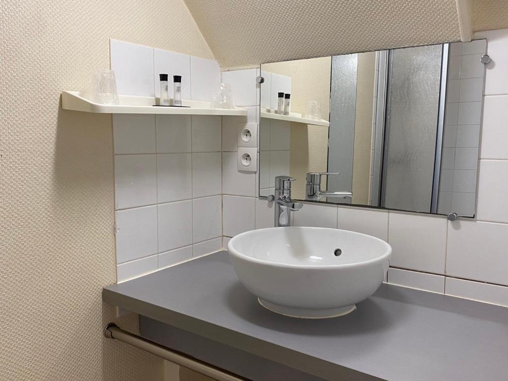 Hotel De La Poste Falaise  Luaran gambar