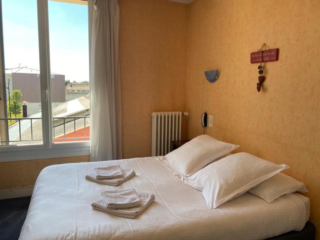 Hotel De La Poste Falaise  Luaran gambar