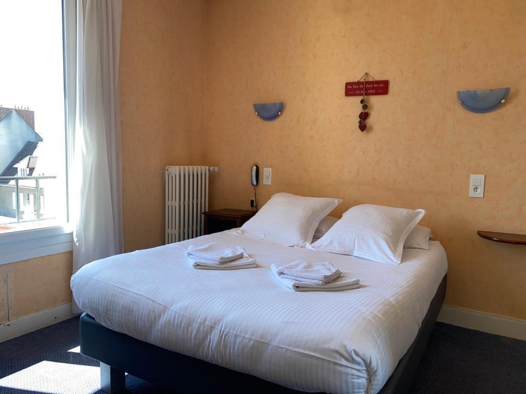 Hotel De La Poste Falaise  Luaran gambar